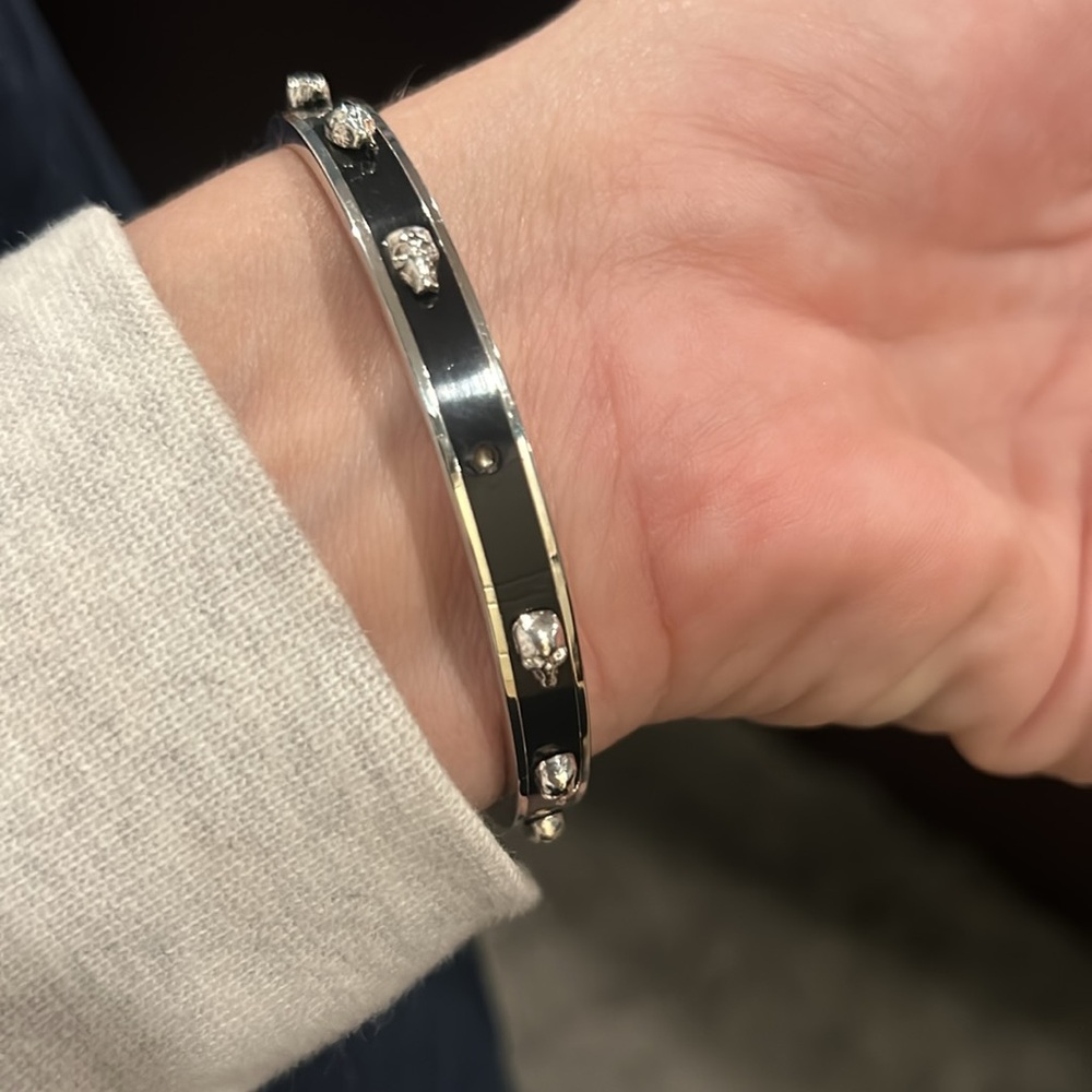ALEXANDER MQUEEN SKULL BRACELET❤️ missing one skull 💀 - Picture 5 of 6